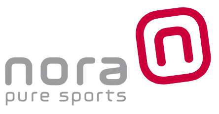 Lehrlingsportal.at Logo für "nora pure sports" mit grauem Text und einem roten, abgerundeten, quadratischen Symbol mit einem stilisierten, kleinen "n" auf der rechten Seite.