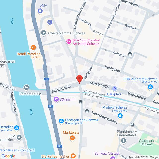 Lehrlingsportal.at Karte eines Teils von Schwaz, Österreich. Wichtige Straßen sind die Marktstraße und die Köppengasse. Sehenswürdigkeiten in der Nähe sind der Inn und der Stadtpark Schwaz. Verschiedene Geschäfte sind gekennzeichnet.