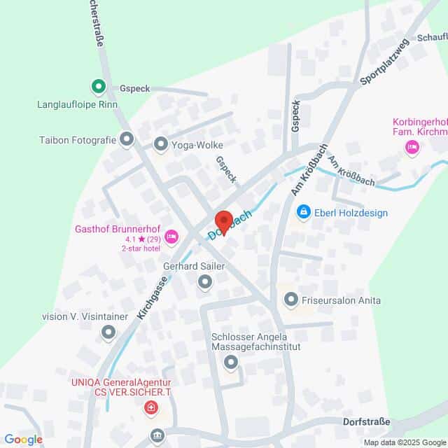 Lehrlingsportal.at Karte des Dorfbach-Gebiets mit Straßen, einer Markierung für einen bestimmten Ort und nahe gelegenen Unternehmen wie Hotels, einem Yoga-Studio und einer Versicherungsagentur.