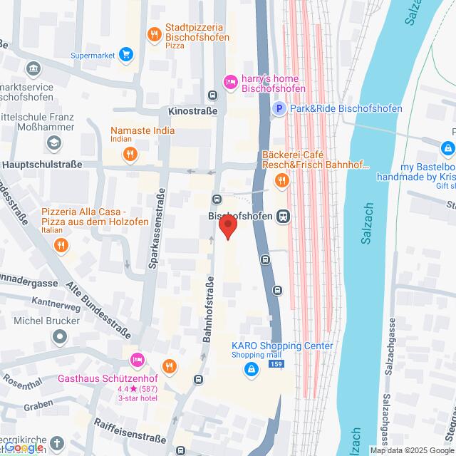 Lehrlingsportal.at Karte zeigt einen Stadtteil von Bischofshofen mit Straßen, einem Einkaufszentrum und Geschäften. Die Salzach verläuft rechts. Die Markierung zeigt einen bestimmten Ort in der Nähe der Bahnhofstraße.