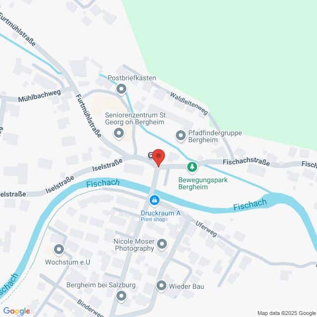 Lehrlingsportal.at Karte mit einem mit einer roten Stecknadel markierten Ort an der Kreuzung zweier Straßen in der Nähe der Fischach in Bergheim. Zu den nahegelegenen Sehenswürdigkeiten gehören ein Seniorenzentrum, ein Park und eine Druckerei.