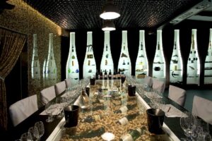 gedeckter Tisch im Weinrestaurant