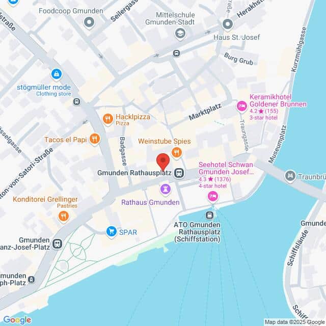 Lehrlingsportal.at Karte von Gmunden, Österreich mit Restaurants, Hotels und Sehenswürdigkeiten rund um den Rathausplatz in der Nähe der Uferpromenade.