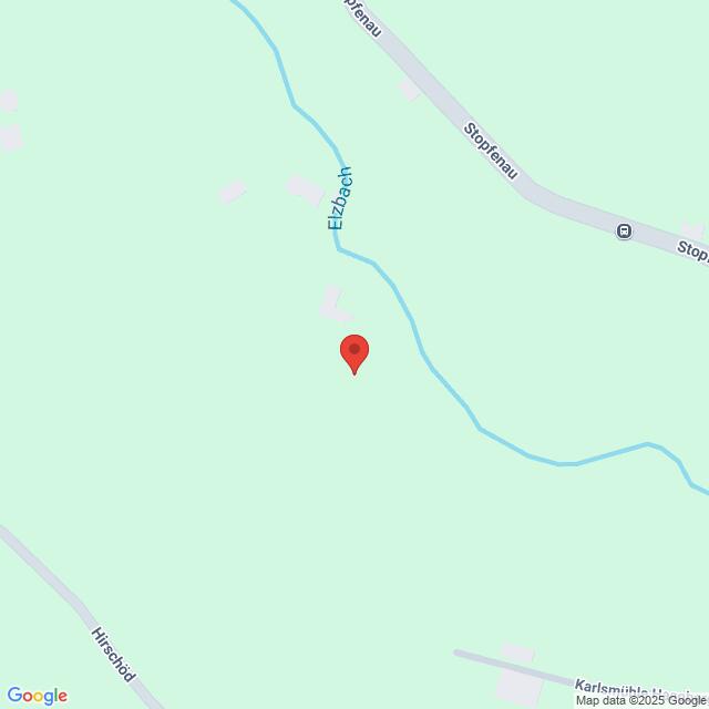 Lehrlingsportal.at Eine Karte zeigt eine ländliche Gegend mit einer roten Ortsmarkierung neben einer blauen Linie, die einen Fluss darstellt. Zu den nahegelegenen Straßen gehören Stopfenau und Hirschhof.