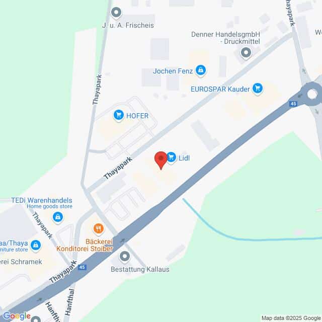 Lehrlingsportal.at Karte mit dem Standort einer Lidl-Filiale mit nahegelegenen Geschäften, darunter Hofer und eine Bäckerei, entlang einer Autobahn im Thayapark.