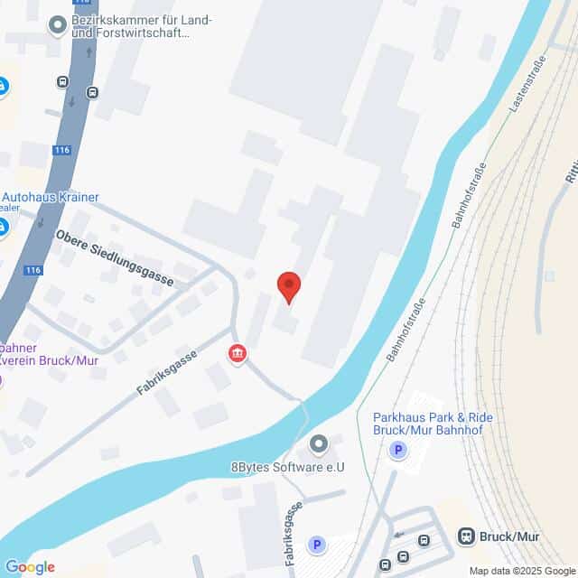 Lehrlingsportal.at Eine digitale Karte mit Straßen, Geschäften und einem Wasserweg in Bruck an der Mur, Österreich, mit einer roten Stecknadel, die einen bestimmten Punkt in der Nähe der Bahnhofstraße markiert.