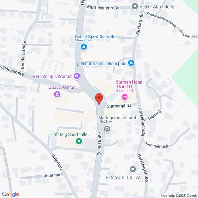 Lehrlingsportal.at Karte mit dem Sternenplatz in Wolfurt, Österreich, mit nahegelegenen Standorten wie Sternen Hotel, Hofsteig Sporthalle und Naturpraxis Lebenspuls. Straßen und Sehenswürdigkeiten sind beschriftet.