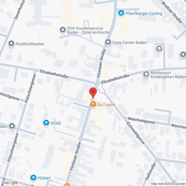 Lehrlingsportal.at Eine Karte, die die Kreuzung der Vöslauer Straße und der Elisabethstraße in Baden, Österreich, zeigt, mit Beschriftung der nahe gelegenen Geschäfte und Sehenswürdigkeiten.