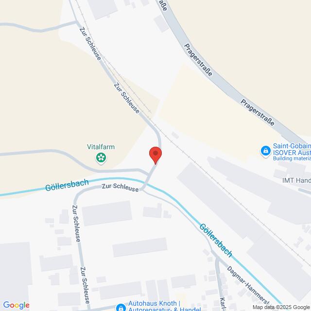 Lehrlingsportal.at Eine Karte, die die Kreuzung von Zur Schleuse und Pragerstraße in der Nähe des Göllersbachs zeigt, mit nahegelegenen Sehenswürdigkeiten wie Vitalfarm und Saint-Gobain ISOVER Austria.