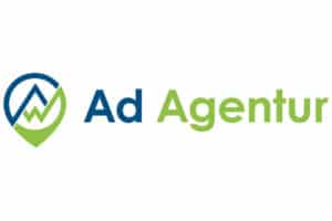 Lehrlingsportal.at Logo für "Ad Agentur" mit einer blau-grünen Kartennadel mit einer stilisierten graphischen Linie und dem Text "Ad Agentur" in blauen und grünen Buchstaben.