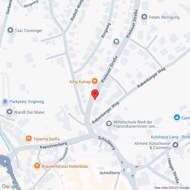 Lehrlingsportal.at Eine Karte, die die Kreuzung von Rabenberger Weg und Riedauer Straße in Ried, Deutschland, zeigt, mit mehreren nahegelegenen Geschäften und Sehenswürdigkeiten beschriftet.