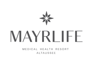 Lehrlingsportal.at Logo für das MAYRLIFE Medical Health Resort Altaussee mit einem geometrischen, sternförmigen Design über dem Text.