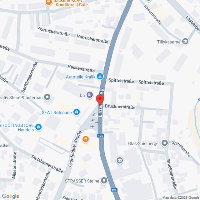Lehrlingsportal.at Eine Karte, die die Kreuzung Linzer Straße und Brucknerstraße in einer Stadt zeigt, mit Beschriftung der umliegenden Straßen und Geschäfte.