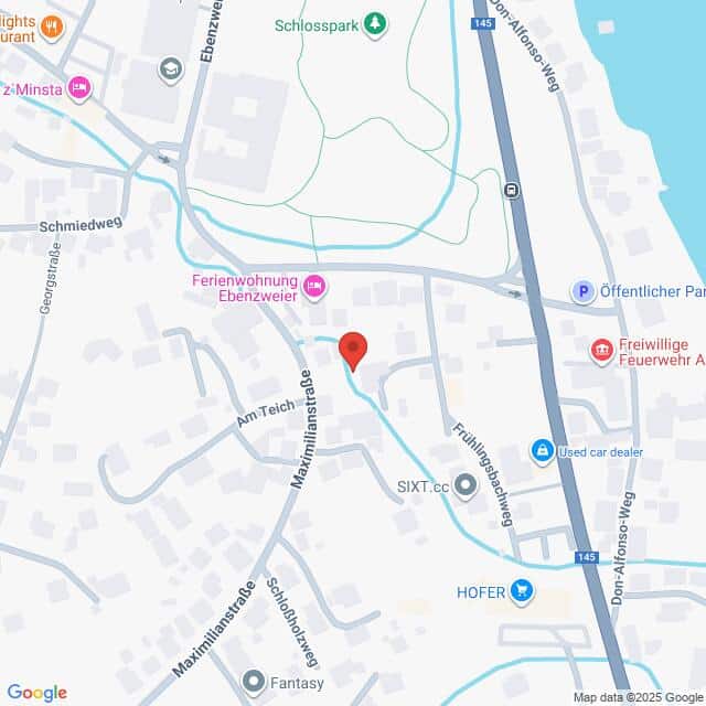 Lehrlingsportal.at Eine Karte, die Straßen und Orte in einem Stadtgebiet zeigt, wobei die Maximilianstraße und nahe gelegene Geschäfte, Parks und öffentliche Einrichtungen hervorgehoben werden.