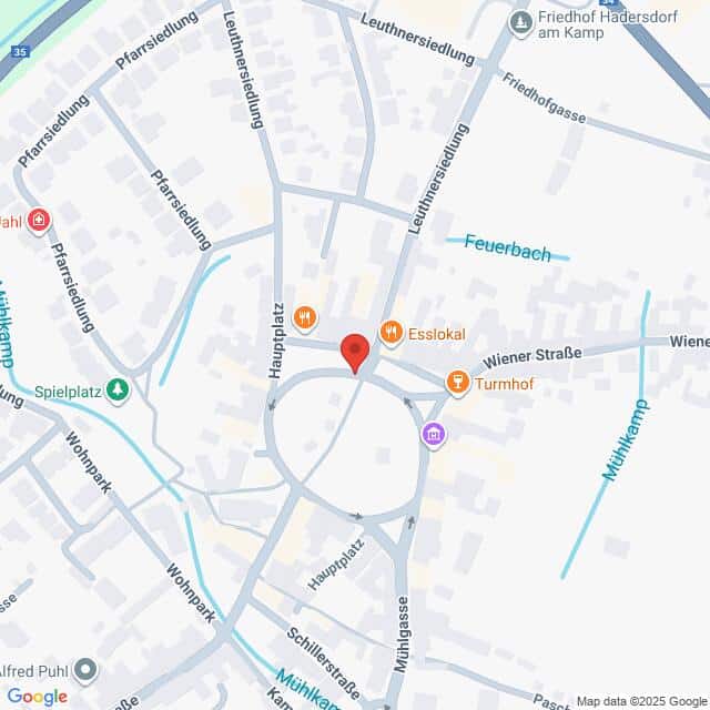 Lehrlingsportal.at Digitale Karte mit einer kreisförmigen Kreuzung, auf der die nahe gelegenen Straßen und Geschäfte eingezeichnet sind, darunter Esslokal und Turnhof, in einer Nachbarschaftsumgebung.