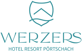 Lehrlingsportal.at Logo des Werzers Hotel Resort Pörtschach mit einem schildförmigen Emblem in Petrol über dem Hotelnamen in großen Petrolbuchstaben.