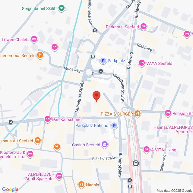 Lehrlingsportal.at Die Karte zeigt einen zentralen Bereich in Seefeld in Tirol, Österreich, mit Straßen, Geschäften, Hotels, Restaurants und Parkplätzen rund um die Münchner Straße und die Bahnhofstraße.