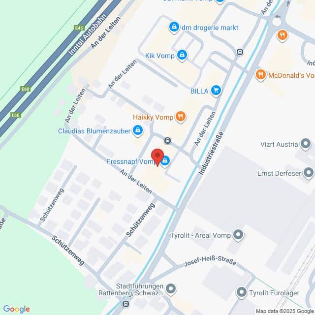 Lehrlingsportal.at Die Karte zeigt einen Abschnitt von Vomp, Österreich, mit eingezeichneten Geschäften wie Fressnapf Vomp, BILLA und McDonald's sowie den umliegenden Straßen und Wegen.