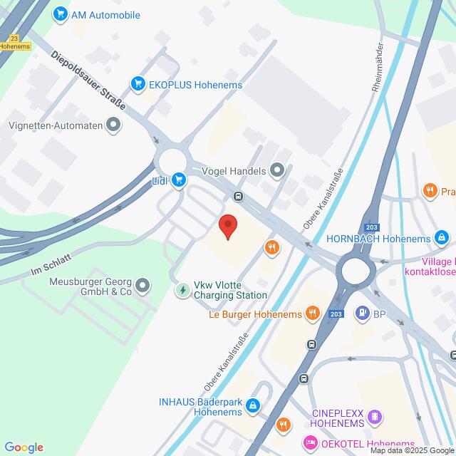 Lehrlingsportal.at Eine Karte, auf der der Standort einer Ladestation und nahegelegene Geschäfte eingezeichnet sind, mit Straßen, Kreuzungen und verschiedenen interessanten Punkten.