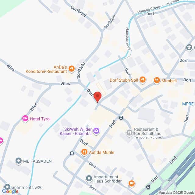 Lehrlingsportal.at Die Karte zeigt einen zentralen Bereich in Söll, Österreich, mit verschiedenen Restaurants, Hotels und Sehenswürdigkeiten entlang der sich kreuzenden Straßen.