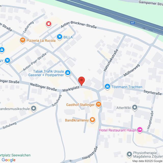 Lehrlingsportal.at Eine Kartenansicht, die den Marktplatz und die umliegenden Straßen in einer Stadt zeigt, mit verschiedenen Geschäften, Restaurants und Sehenswürdigkeiten, die mit Symbolen markiert sind.