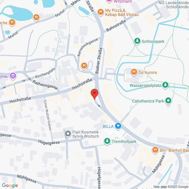 Lehrlingsportal.at Eine digitale Karte zeigt einen mit einer roten Stecknadel markierten zentralen Standort an der Kreuzung von Hochstraße und Bahnstraße in Bad Vöslau, Österreich.