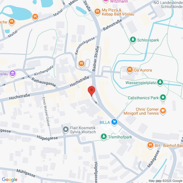 Lehrlingsportal.at Eine Karte, die einen zentralen Ort in Bad Vöslau, Österreich, zeigt, mit verschiedenen Straßen, Parks und Geschäften. Eine rote Standortnadel markiert einen bestimmten Punkt auf der Hochstraße.