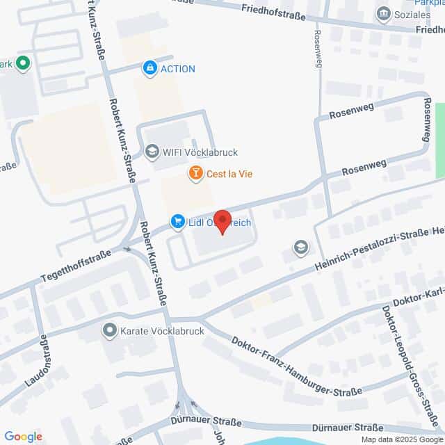 Lehrlingsportal.at Karte mit einer Stecknadel in der Nähe von Lidl Österreich und C'est la Vie in Vöcklabruck, Österreich, mit Beschriftung der umliegenden Straßen und Geschäfte.