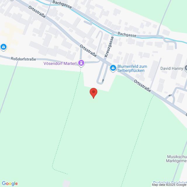 Lehrlingsportal.at Karte mit einer Standortmarkierung in der Nähe der Ortsstraße und der Kreuzgasse in Vösendorf, Österreich, wobei Felder und Gebäude in der Nähe sichtbar sind.
