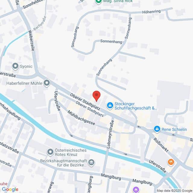Lehrlingsportal.at Die Karte zeigt einen Stadtausschnitt mit beschrifteten Straßen, darunter der Obere-Stadtplatz, die Mühlbachgasse und die Uferstraße, mit einer roten Standortnadel, die einen bestimmten Punkt markiert.