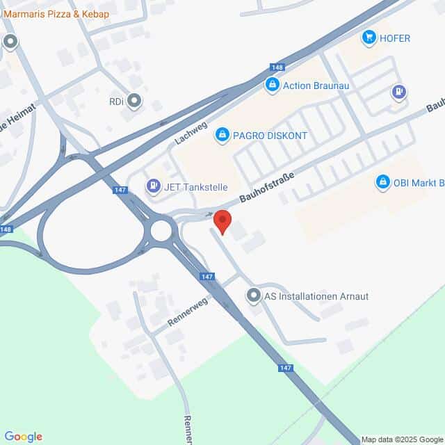 Lehrlingsportal.at Die Karte zeigt einen Ausschnitt von Braunau mit beschrifteten Straßen, einem Kreisverkehr und nahe gelegenen Unternehmen wie HOFER, PAGRO DISKONT und JET Tankstelle.