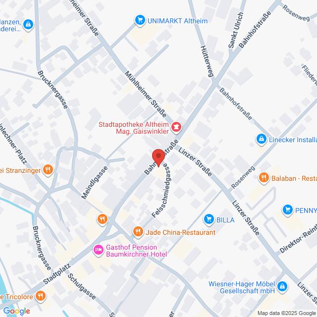 Lehrlingsportal.at Die Karte zeigt einen Ausschnitt von Altheim, Österreich, mit einer roten Standortmarkierung in der Bahnhofstraße nahe der Linzer Straße, umgeben von Geschäften, Restaurants und Hotels.