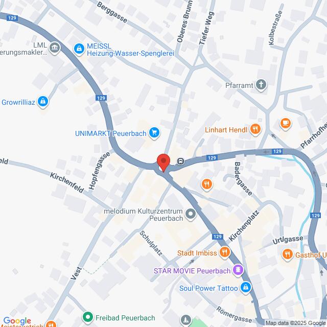 Lehrlingsportal.at Eine Karte, die die Kreuzung der Straßen Hohenstraße, Kirchenfeld und Badgasse in Peuerbach, Österreich, zeigt, mit mehreren Geschäften und Sehenswürdigkeiten in der Nähe.