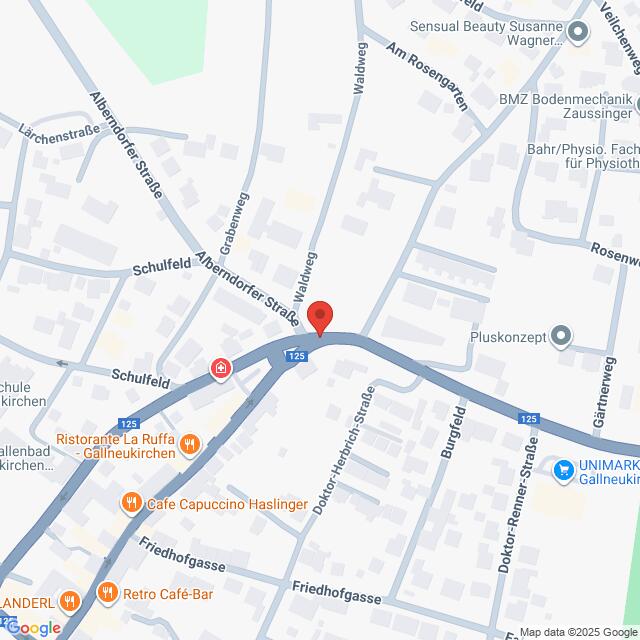 Lehrlingsportal.at Karte eines Teils von Gallneukirchen, Österreich, mit einer Markierung an der Kreuzung von Schulfeld und Linzer Straße in der Nähe mehrerer Cafés und Geschäfte.