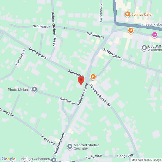 Lehrlingsportal.at Karte, die die Kreuzung Marktplatz, Hirtengasse und Hüttenstraße in einer Stadt zeigt, mit Beschriftung der umliegenden Geschäfte und Sehenswürdigkeiten.