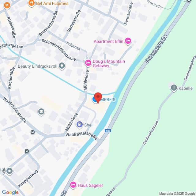 Lehrlingsportal.at Eine Karte, die einen Teil einer Stadt mit beschrifteten Straßen, Unternehmen und Sehenswürdigkeiten in der Nähe eines Flusses zeigt, mit einer Markierung an einer Stelle, die mit "MPREIS" beschriftet ist.