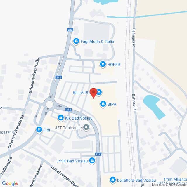 Lehrlingsportal.at Eine Karte, die den Standort von BILLA PLUS in Bad Vöslau, Österreich, hervorhebt und nahegelegene Geschäfte wie HOFER, Lidl und JYSK sowie die umliegenden Straßen zeigt.