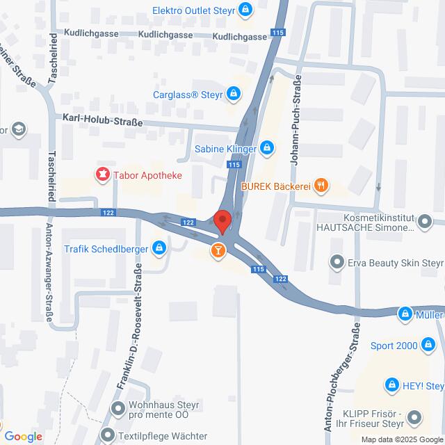 Lehrlingsportal.at Kartenausschnitt einer Straßenkreuzung in Steyr, Österreich, mit Beschriftung der umliegenden Geschäfte, darunter eine Apotheke, eine Bäckerei und ein Schönheitssalon.