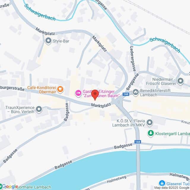 Lehrlingsportal.at Eine Karte, die die Gegend um den Marktplatz in Lambach, Österreich, mit nahegelegenen Straßen, Geschäften und Sehenswürdigkeiten zeigt.