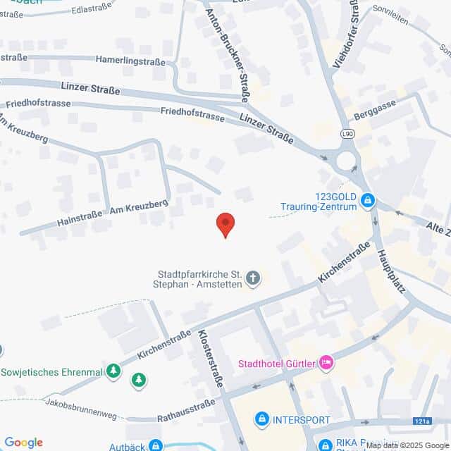 Lehrlingsportal.at Eine Karte mit Straßen rund um die Stadtpfarrkirche St. Stephan in Amstetten, Österreich, mit einer roten Standortnadel, die einen zentralen Punkt nahe der Kirchengasse markiert.