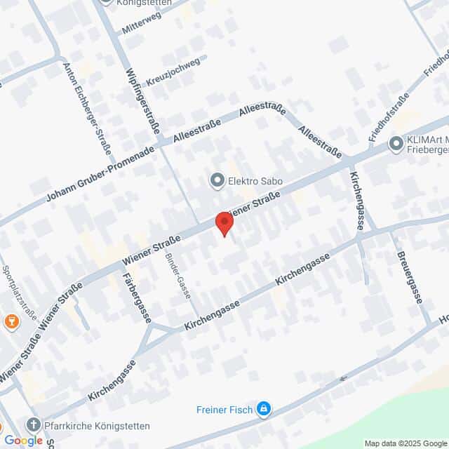 Lehrlingsportal.at Eine digitale Karte, die die Kreuzung der Wiener Straße, Alleestraße und Kirchengasse in Königstetten, Österreich, zeigt, mit einem roten Standortmarker in der Mitte.