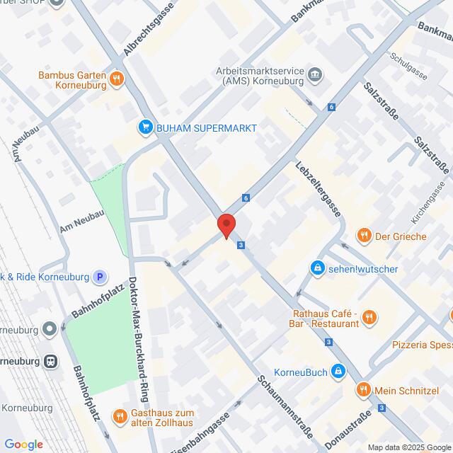 Lehrlingsportal.at Eine digitale Karte mit Straßen, Geschäften und Sehenswürdigkeiten rund um den Bahnplatz in Korneuburg, Österreich, mit einem roten Standortmarker in der Mitte.