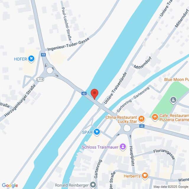 Lehrlingsportal.at Die Karte zeigt einen Abschnitt von Traismauer, Österreich, mit einer roten Standortmarkierung auf einer Brücke über einen Fluss in der Nähe der Kreuzung mehrerer Straßen und mehreren hervorgehobenen Unternehmen.