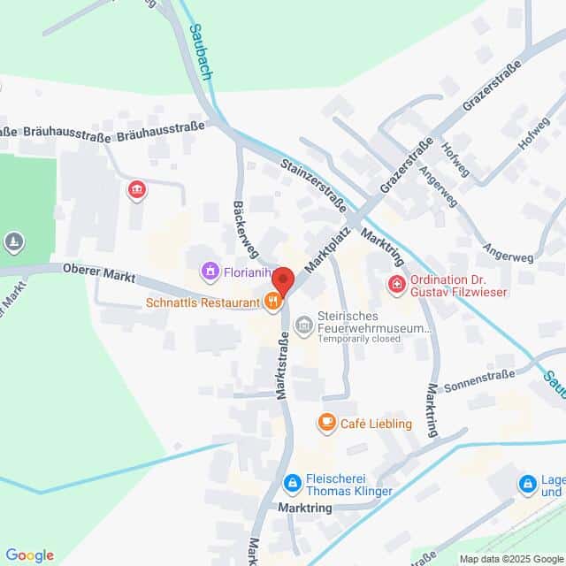 Lehrlingsportal.at Digitale Kartenansicht eines Stadtzentrums mit Straßen, Geschäften und Wahrzeichen wie Schnattl's Restaurant, einem Feuerwehrmuseum und einem Café.