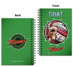 Lehrlingsportal.at Vorder- und Rückseite eines grünen Spiralnotizbuchs. Die Vorderseite zeigt das Wort "GOAT", einen animierten Esel in einem Fußball und "Thorns". Auf der Rückseite ist nur das "Thorns"-Logo abgebildet.