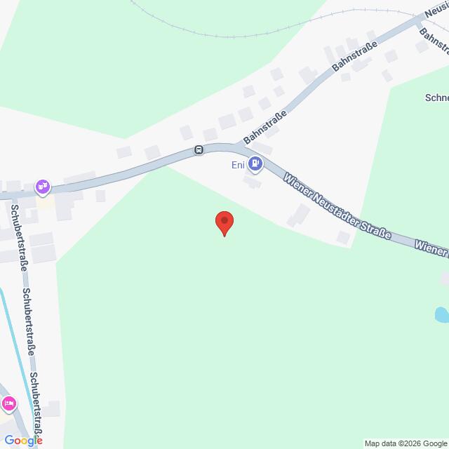 Lehrlingsportal.at Die Karte zeigt einen mit einer roten Stecknadel markierten Standort in der Nähe der Wiener Neustädter Straße und der Bahnstraße, umgeben von Grünflächen und mehreren Gebäuden.