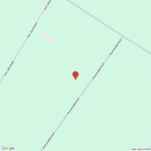 Lehrlingsportal.at Kartenansicht mit einer roten Stecknadel auf der Straße Aussiedlerhof, die von der Straße Am Satzfeld gekreuzt wird, auf blassgrünem Hintergrund.