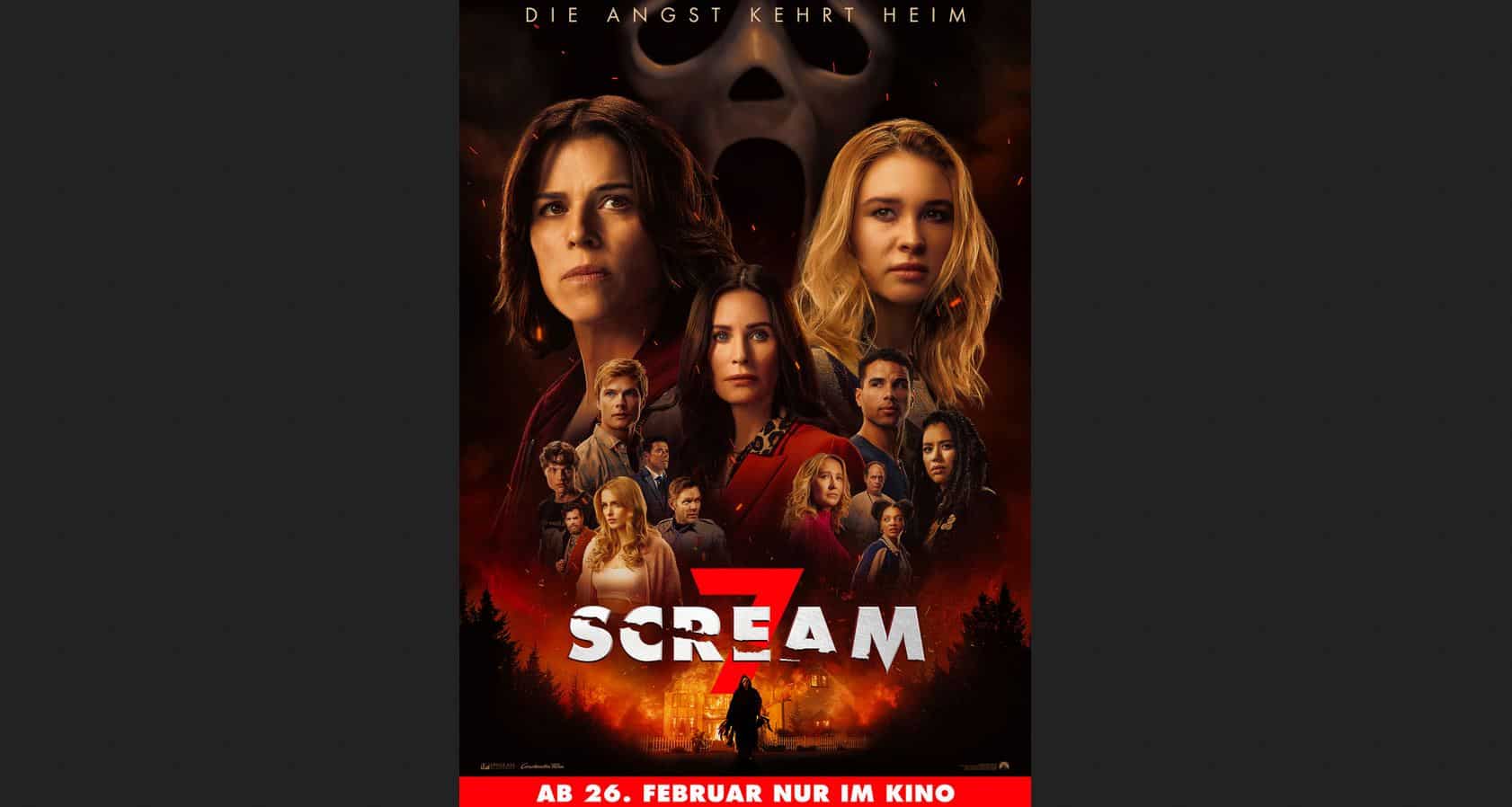 Lehrlingsportal.at Filmplakat für "Scream" mit den Hauptdarstellern, einer großen Geistermaske im Hintergrund und dem Slogan "Die Angst kehrt heim", darunter eine mit Feuer beleuchtete Stadt.