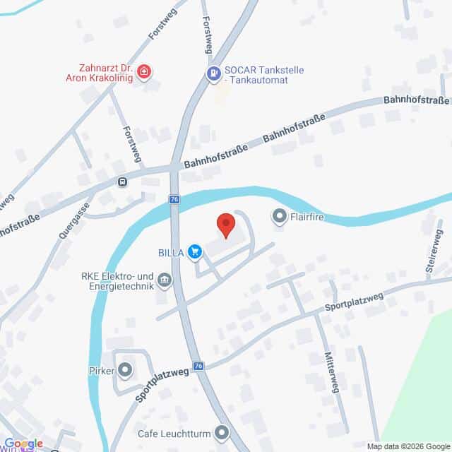 Lehrlingsportal.at Die Karte zeigt einen Stadtausschnitt mit beschrifteten Straßen, Unternehmen, einem Fluss und einer roten Stecknadel in der Nähe der Bahnhofstraße.