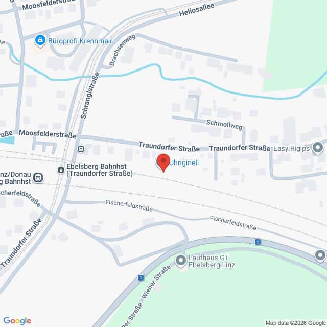 Lehrlingsportal.at Eine Karte, die das Gebiet um die Traundorfer Straße und die Fischerfeldstraße in Ebelsberg zeigt, mit einer roten Markierung auf Uhriginell. Nahegelegene Straßen und Sehenswürdigkeiten sind beschriftet.